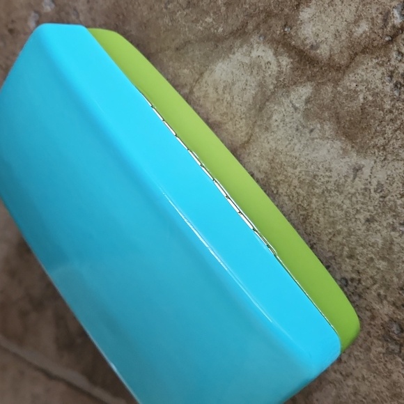 Kate Spade Vibrant Green and Blue Eye Glass Box - Picture 3 of 10